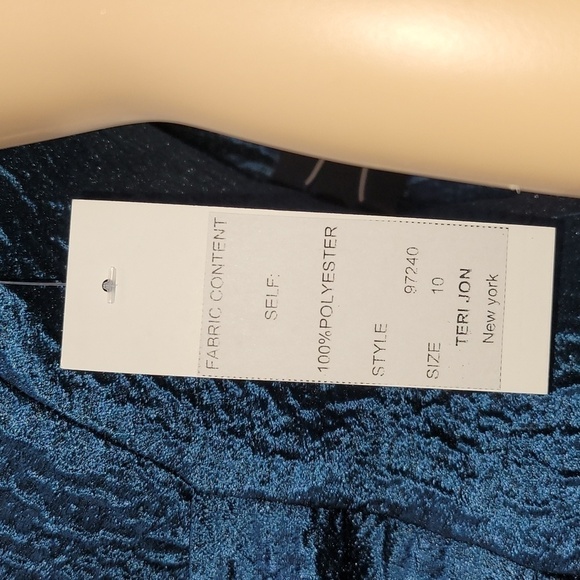 Teri Jon Sleeveless V Neck Cocktail or Holiday Dress - Picture 5 of 17